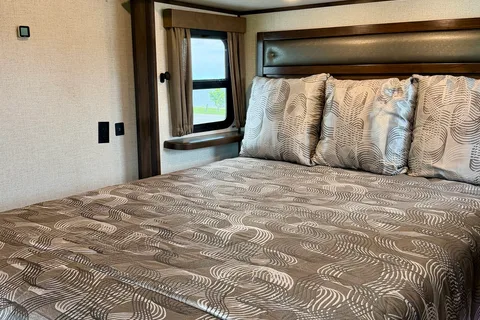 Yukon See The World- Amazing 5th Wheel
