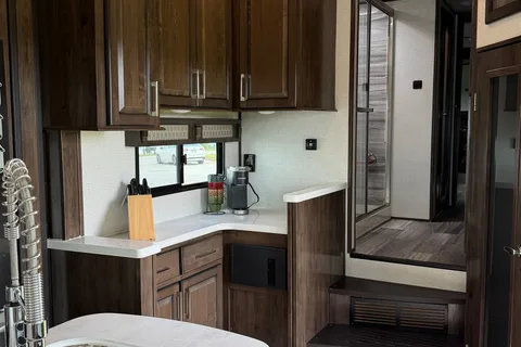 Yukon See The World- Amazing 5th Wheel