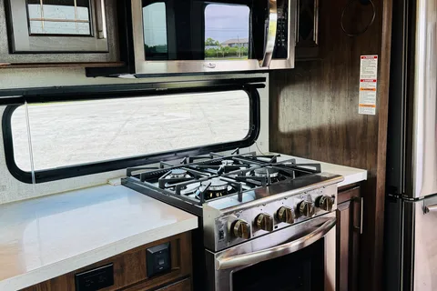 Yukon See The World- Amazing 5th Wheel