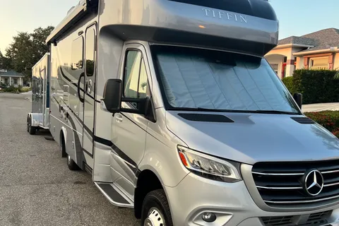 James's Tiffin Motorhomes Wayfarer Class C
