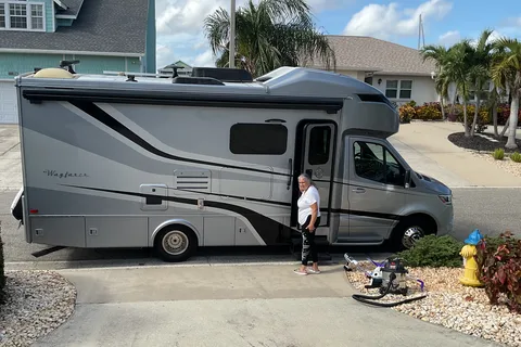 James's Tiffin Motorhomes Wayfarer Class C