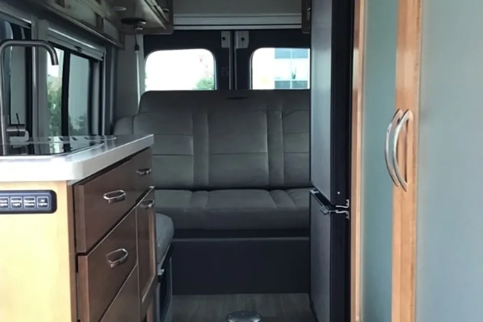 Betty - Coachmen Beyond 22C Class B
