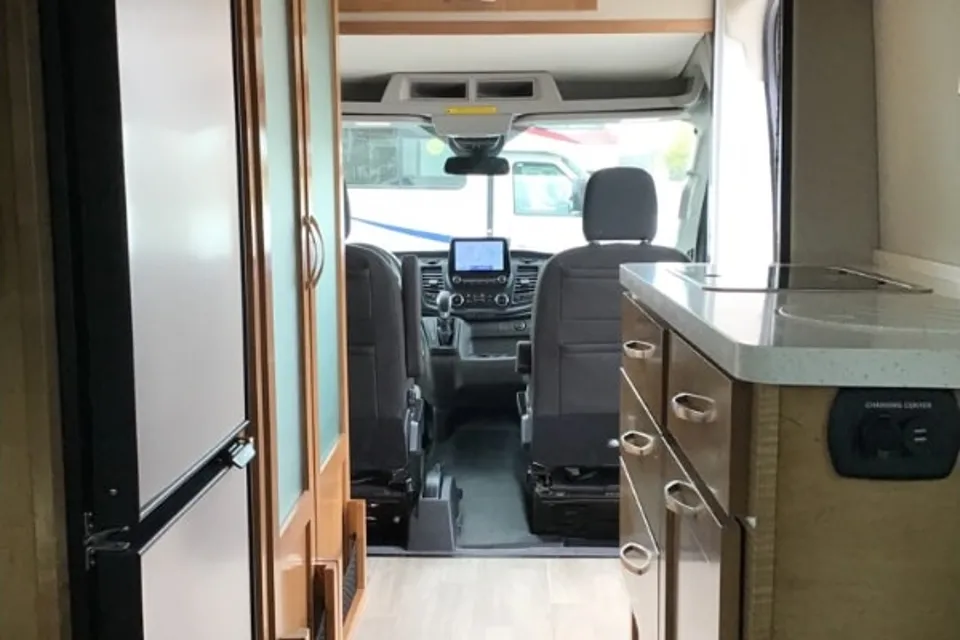 Betty - Coachmen Beyond 22C Class B