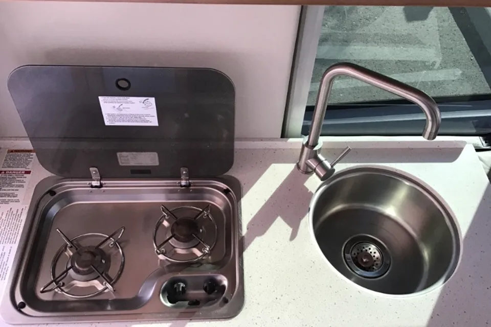 Betty - Coachmen Beyond 22C Class B