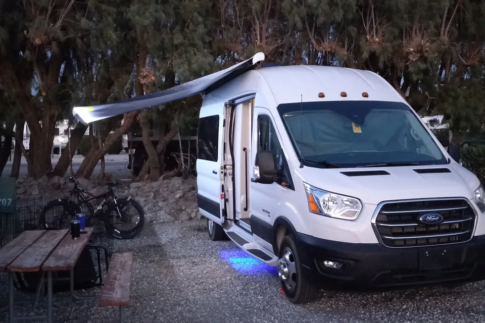 Betty - Coachmen Beyond 22C Class B