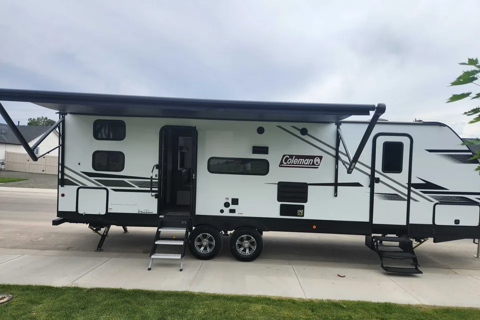 Harvey and Beccas Keystone 2755BH  Travel Trailer