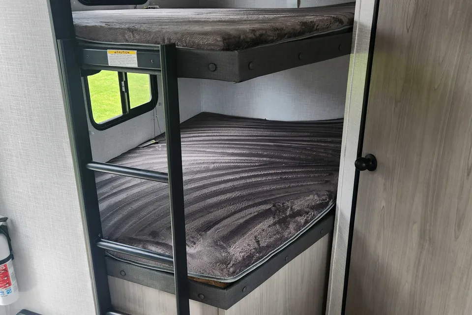 Harvey and Beccas Keystone 2755BH  Travel Trailer