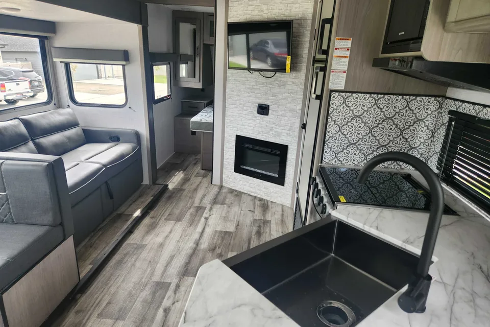 Harvey and Beccas Keystone 2755BH  Travel Trailer
