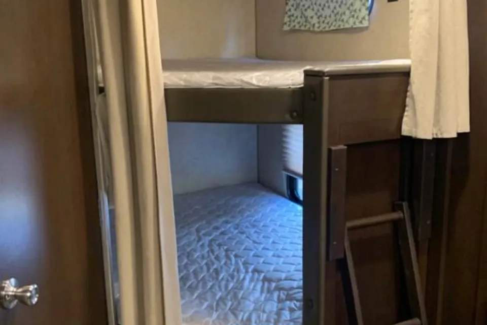 Jessica's Grey wolf  Trailer with double bunk, 1 slide