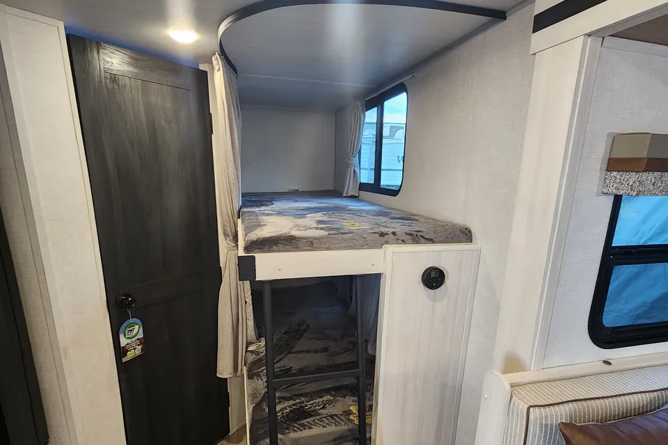 2024 Brand New Surveyor Legend with Solar Power, SUV TOWABLE