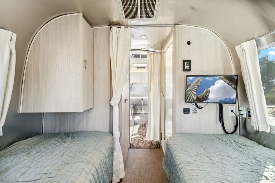 2023 Airstream Globetrotter 25FB