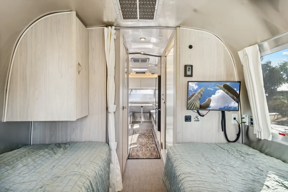 2023 Airstream Globetrotter 25FB