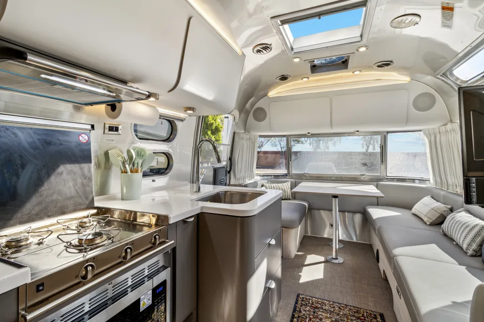 2023 Airstream Globetrotter 25FB