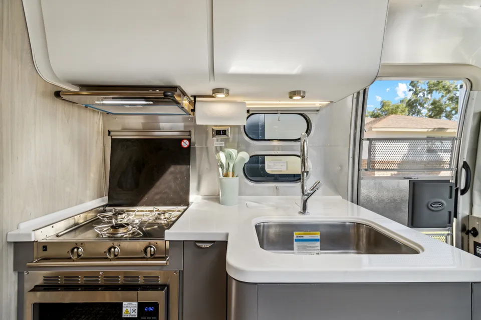 2023 Airstream Globetrotter 25FB