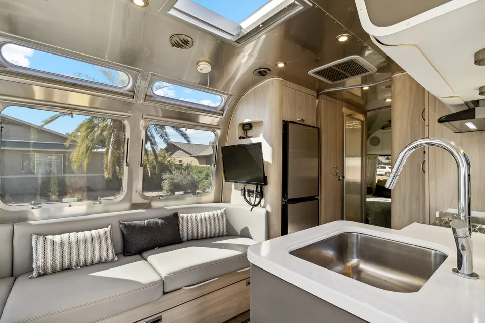 2023 Airstream Globetrotter 25FB