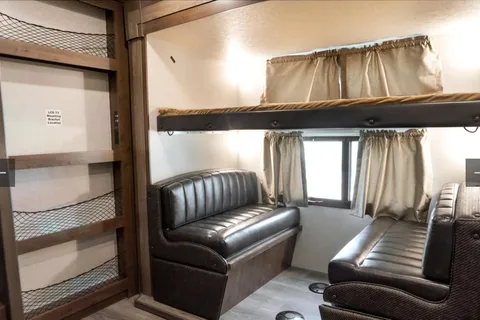 Bunkhouse!Sleeps 10, Spacious,Pet Friendly,Island