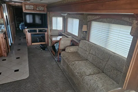 Chad's Travel Supreme 45DS Select Class A