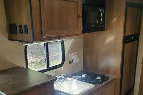 19ft Sportman Classic Travel Trailer queen and bunk beds
