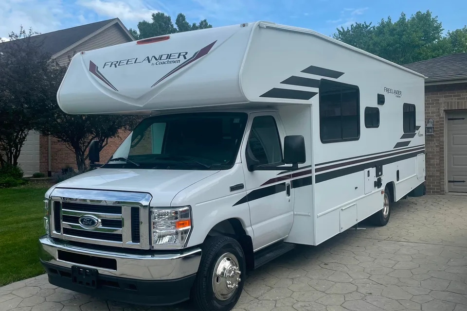 "The Real Deal" Coachmen Freelander 27qb Class C