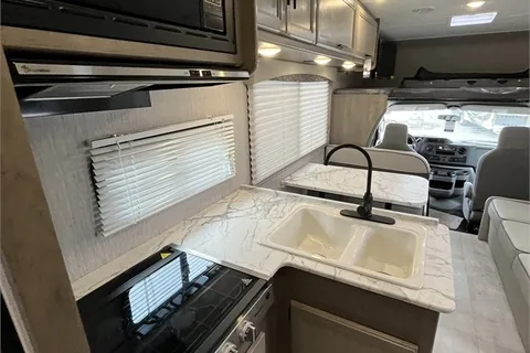 "The Real Deal" Coachmen Freelander 27qb Class C