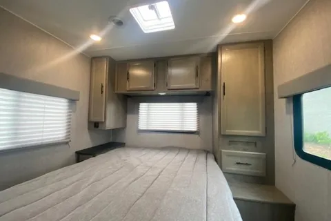 "The Real Deal" Coachmen Freelander 27qb Class C