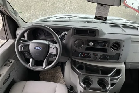 "The Real Deal" Coachmen Freelander 27qb Class C