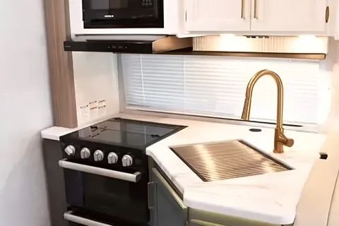 Thor's Chariot Class C Luxury Delivery Available Sleeps 6