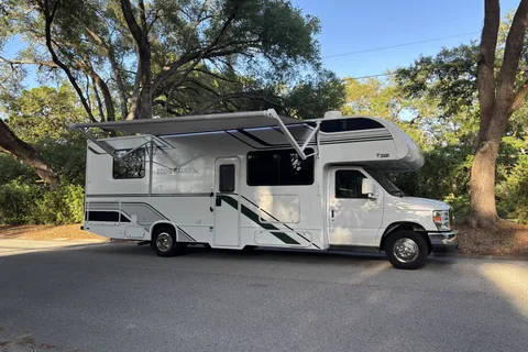 Thor's Chariot Class C Luxury Delivery Available Sleeps 6