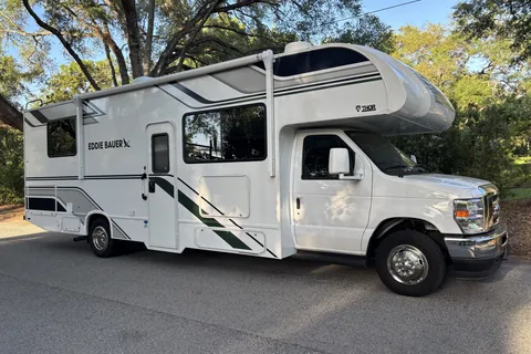 Thor's Chariot Class C Luxury Delivery Available Sleeps 6