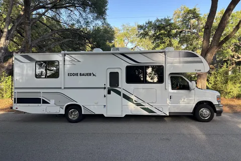 Thor's Chariot Class C Luxury Delivery Available Sleeps 6