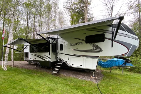Scott's Solitude S-Class 3740BH Fifth Wheel