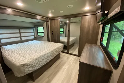 Scott's Solitude S-Class 3740BH Fifth Wheel
