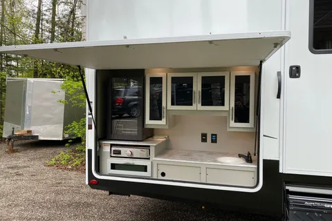 Scott's Solitude S-Class 3740BH Fifth Wheel