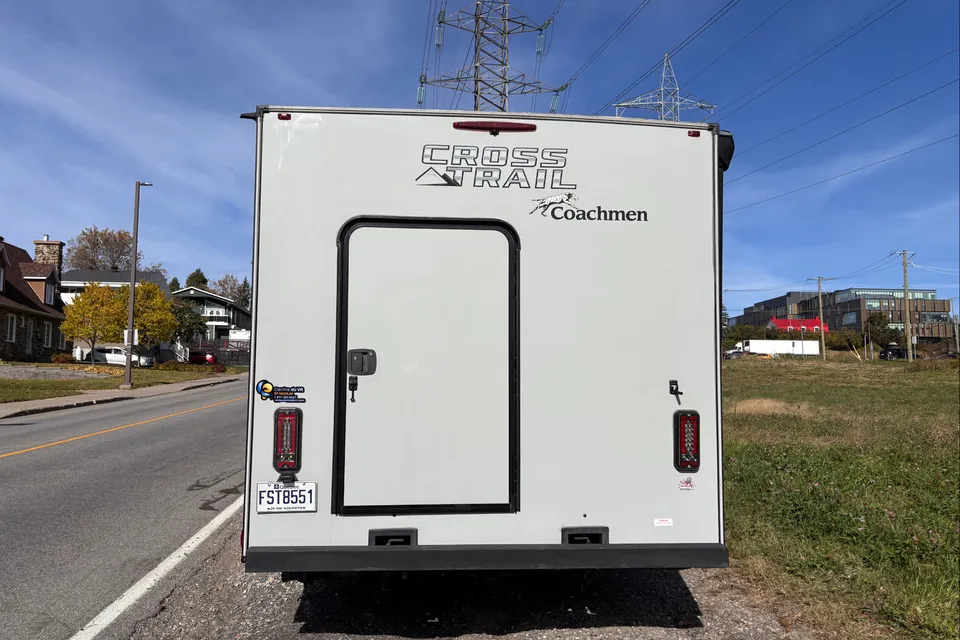 Escargro IsaDan Coachmen crosstrail 22XG 2023