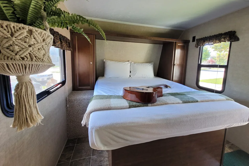 The Fern - VERY CLEAN, Couple's Coach #happytrailsawait