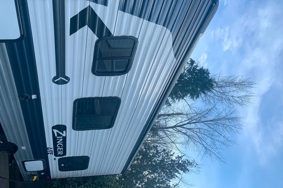 Bailey's Zinger Lite  18BH Travel Trailer