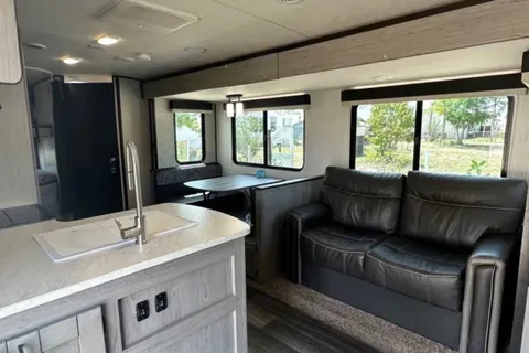 32 Ft Travel Trailer from Heartland King size bed! Sleeps 8-10