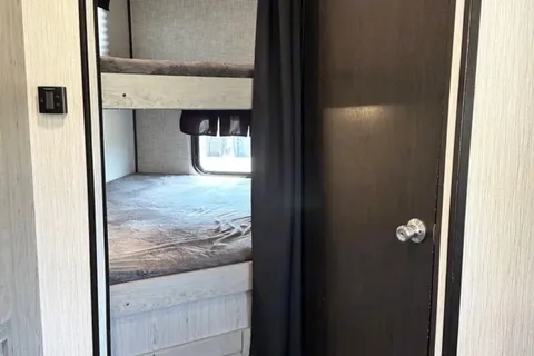 32 Ft Travel Trailer from Heartland King size bed! Sleeps 8-10