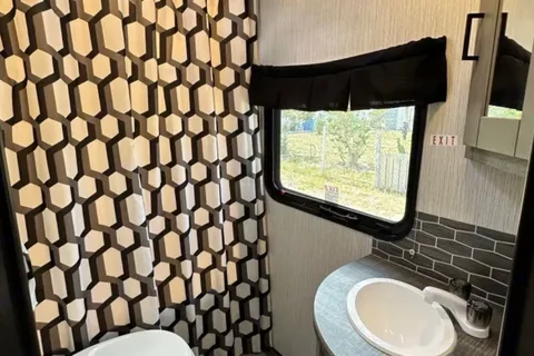 32 Ft Travel Trailer from Heartland King size bed! Sleeps 8-10