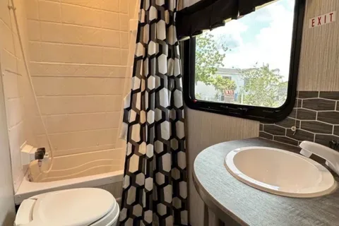 32 Ft Travel Trailer from Heartland King size bed! Sleeps 8-10