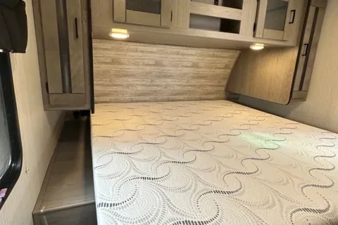 32 Ft Travel Trailer from Heartland King size bed! Sleeps 8-10