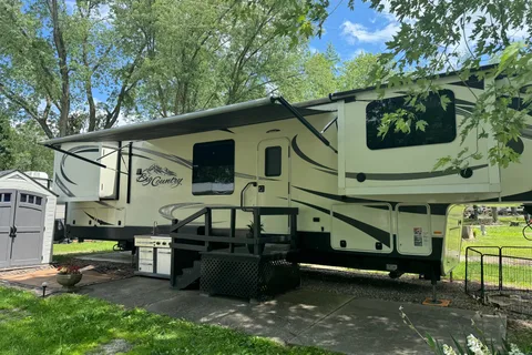 Heartland Big Country 3800FL Fifth Wheel Sleeps 6!