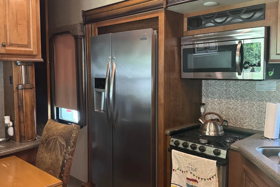 Heartland Big Country 3800FL Fifth Wheel Sleeps 6!