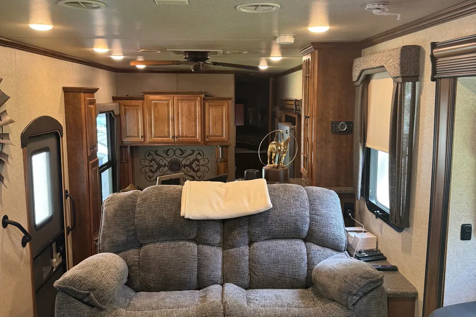 Heartland Big Country 3800FL Fifth Wheel Sleeps 6!