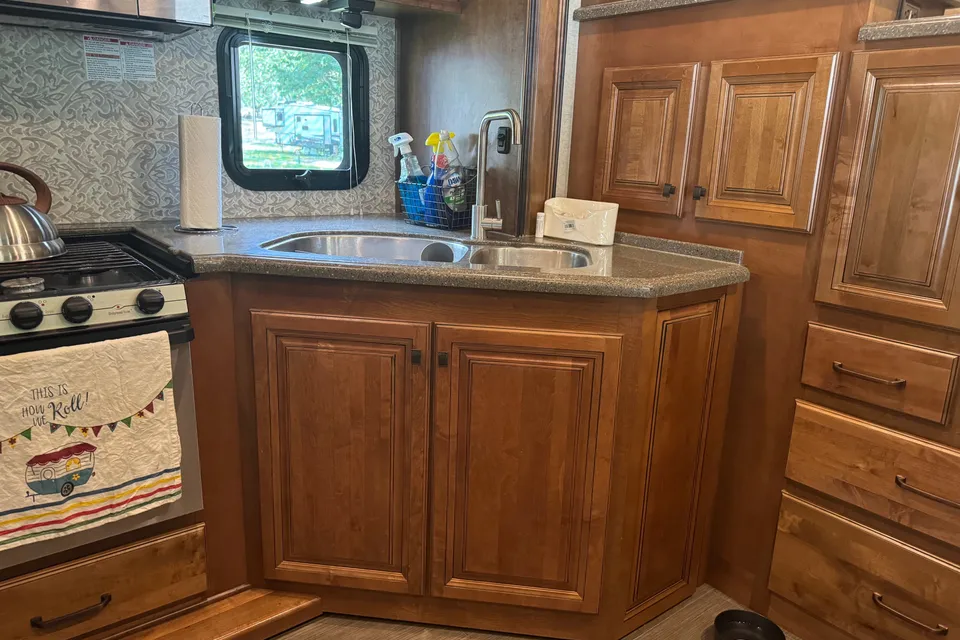 Heartland Big Country 3800FL Fifth Wheel Sleeps 6!