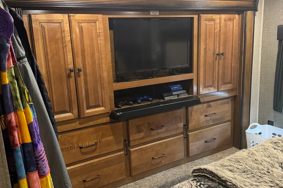Heartland Big Country 3800FL Fifth Wheel Sleeps 6!