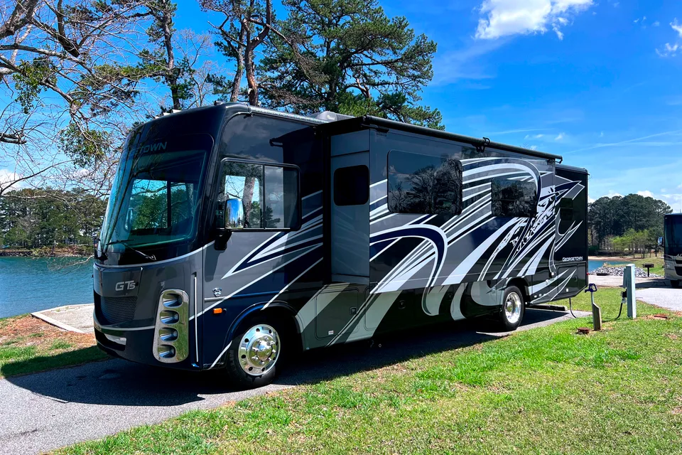 Vince, Brand new Georgetown GT5 Class A