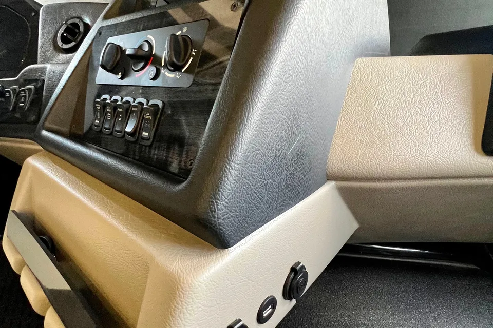 Vince, Brand new Georgetown GT5 Class A