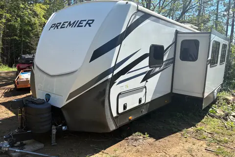 Troy & Shannon’s Rolling Retreat