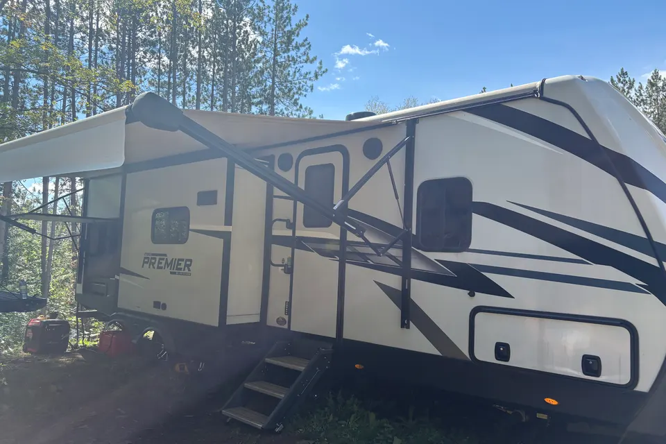 Troy & Shannon’s Rolling Retreat